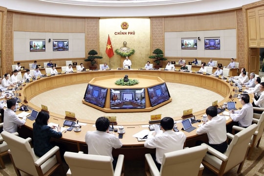 Chính phủ ra Nghị quyết về mua và sử dụng vắc xin phòng COVID-19