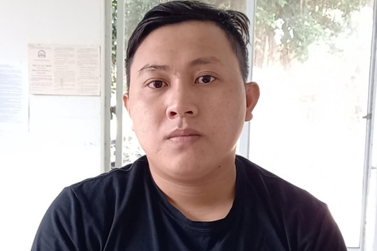 Tạt xăng đốt chị họ vì món nợ 5 triệu đồng
