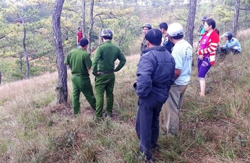 Mâu thuẫn chuyện gia đình, người đàn ông treo cổ ở rừng thông
