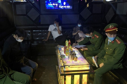 Bất chấp lệnh cấm, chủ quán karaoke bị xử phạt 25 triệu đồng