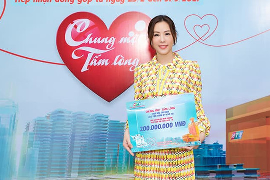 Hoa hậu Thu Hoài cùng hôn phu ủng hộ 200 triệu mua Vaccine ngừa Covid-19