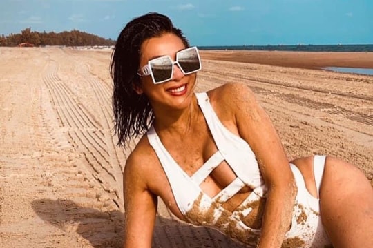 MC Nguyễn Cao Kỳ Duyên mặc bikini khoe vóc dáng ở tuổi 56