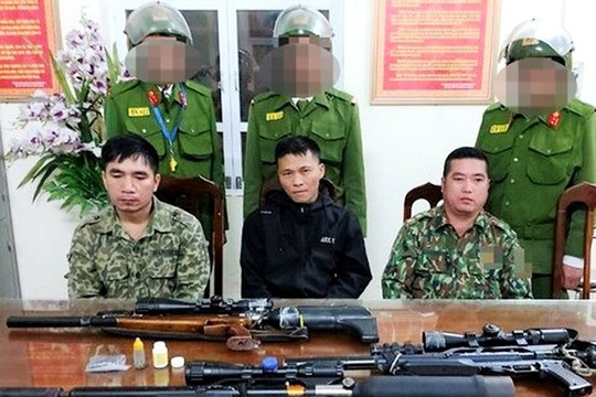 Vác súng đi săn không thành, 3 đối tượng bị bắt giữ trên đường về