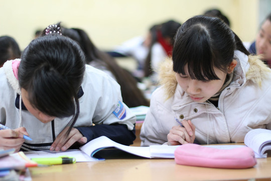 Bộ GD-ĐT lên tiếng việc thí điểm dạy tiếng Hàn, Đức trong chương trình giáo dục phổ thông