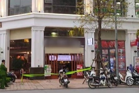 Đang uống cà phê, người đàn ông bất ngờ lên tầng 5 nhảy lầu