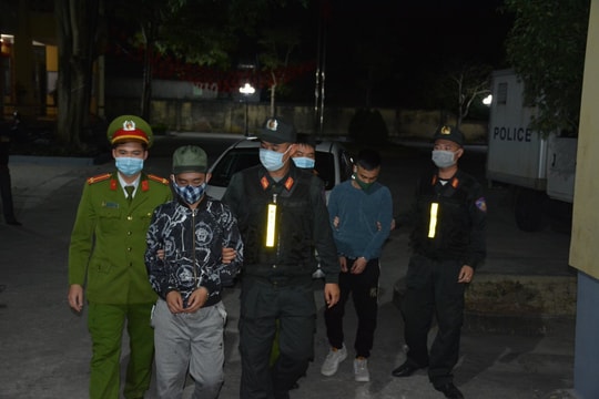 Khởi tố 4 đối tượng về hành vi tàng trữ, mua bán trái phép chất ma túy
