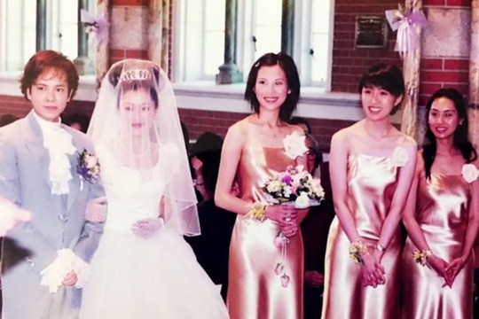 'Nàng Chúc Anh Đài' chia sẻ ảnh hiếm nhân dịp kỷ niệm 21 năm ngày cưới, để lộ dàn phù dâu nức tiếng Hong Kong