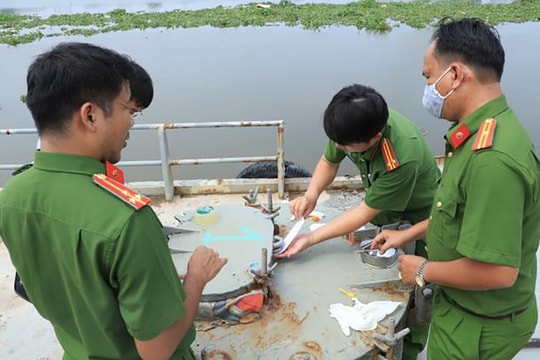 Bắt đội trưởng chống buôn lậu Hải quan nhận hối lộ ở đường dây 2,7 triệu lít xăng giả
