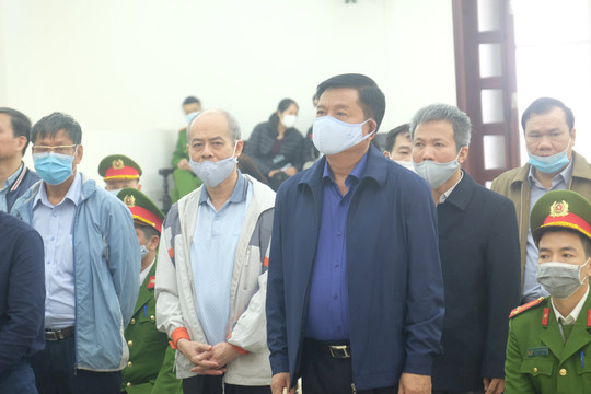 Xét xử vụ án Ethanol ở Phú Thọ: Các bị cáo phân trần tại tòa