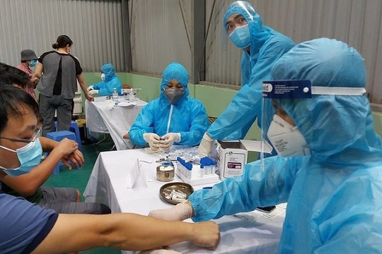 Từ 11/3, 4.000 người thuộc nhóm nguy cơ cao được Hà Nội lấy mẫu xét nghiệm sàng lọc