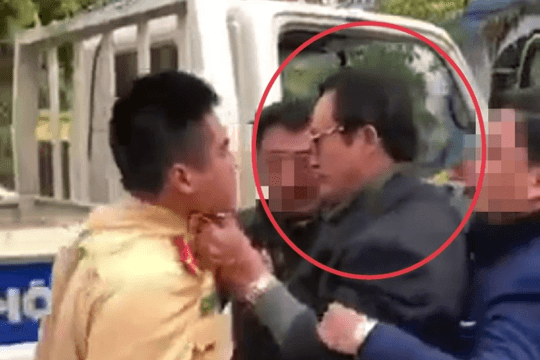 Tuyên Quang: Kỷ luật cảnh cáo Chi cục trưởng say rượu, túm cổ áo CSGT