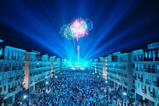 Nam Phú Quốc mở màn 12 mùa lễ hội 2021 với show thời trang đình đám 