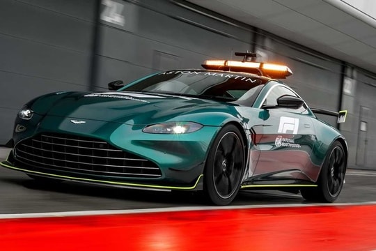 Aston Martin Vantage làm xe an toàn và y tế cho F1 2021