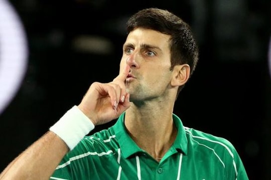 Djokovic được ca ngợi khi vượt qua kỷ lục của Federer