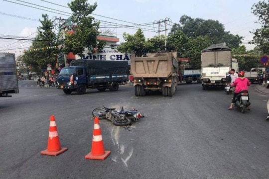 Va chạm với xe ben, bé gái 8 tuổi tử vong khi đang trên đường đi học