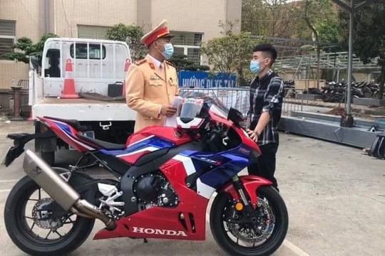 Xác định danh tính tài xế điều khiển xe mô tô đi gần 300km/h 