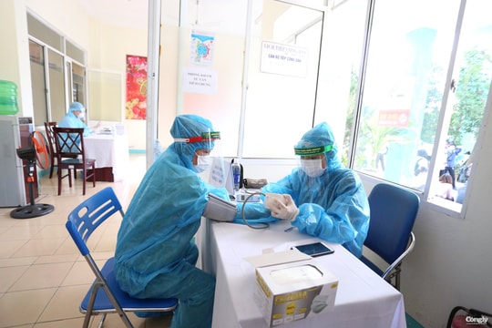 Đà Nẵng tiêm vaccine Covid-19 cho nhân viên y tế Bệnh viện Phổi