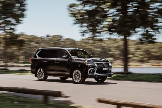 Lexus LX 570 S 2021 vẫn dùng động cơ cũ, giá từ 130.000 USD