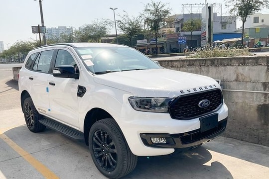Ford Everest Sport 2021 có giá bán 1,112 tỷ đồng tại thị trường Việt Nam
