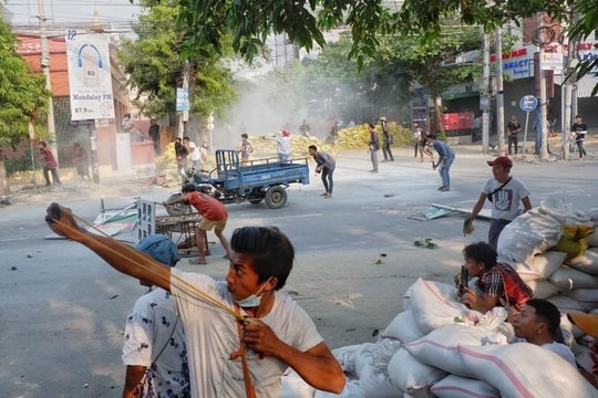 Tin vắn thế giới ngày 15/3: Myanmar áp đặt thiết quân luật tại một số khu vực ở Yangon