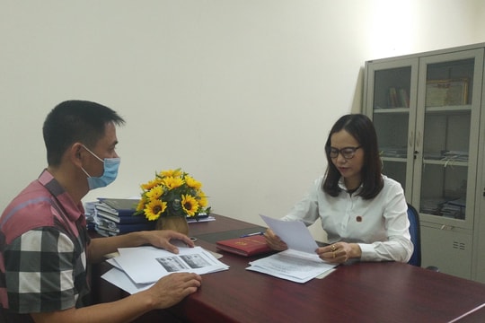 Nữ thư ký tòa vượt qua khó khăn, vun vén gia đình, vẹn tròn nhiệm vụ