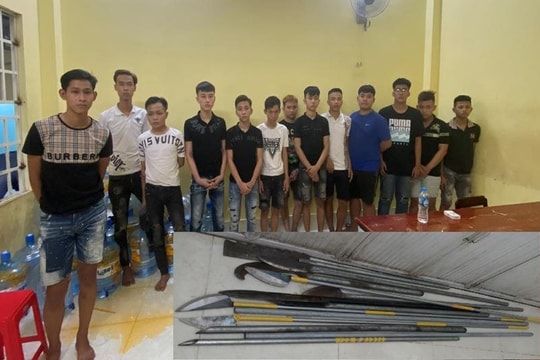 Khởi tố 15 thanh thiếu niên mang cả lô hung khí đi hỗn chiến