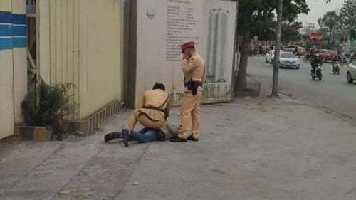 Xin bỏ qua lỗi không được, tài xế tấn công CSGT