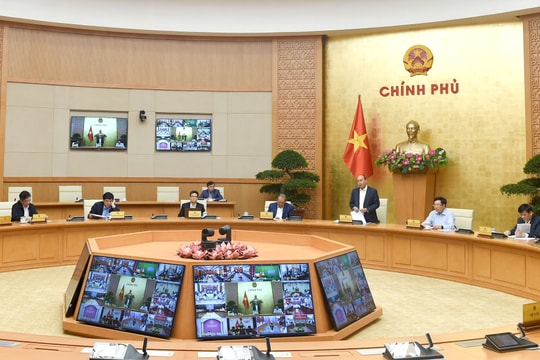 Thủ tướng: Từng bước mở lại đường bay quốc tế, chuẩn bị triển khai “hộ chiếu vaccine”