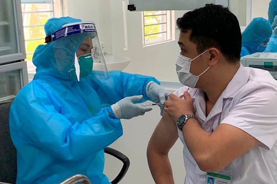 3 người bị phản vệ độ II sau khi tiêm vaccine AstraZeneca tại TP.HCM