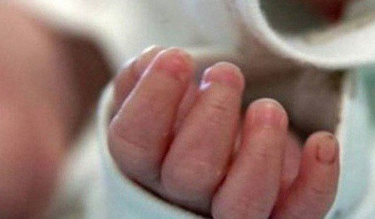 Hà Nội: Trẻ 2 tuổi tử vong bất thường trong ngày đầu đến lớp
