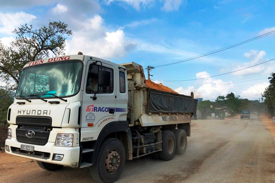 Thi công Quốc lộ gây ô nhiễm môi trường, ảnh hưởng đến người dân
