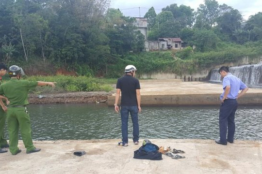 Rủ nhau đi tắm hồ, hai học sinh lớp 5 tử vong thương tâm