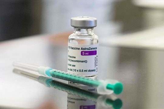 Người mắc bệnh nền có nên tiêm vaccine AstraZeneca?