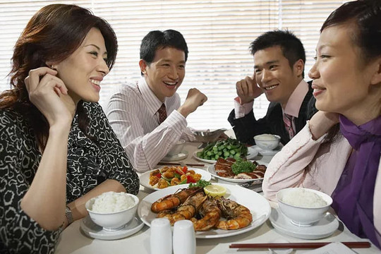Những người bị dạ dày, không nên làm gì sau bữa ăn?