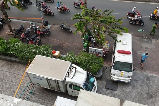 Hai cô gái tử vong sau khi rơi từ tầng 12 chung cư