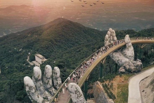 Cầu Vàng Đà Nẵng được vinh danh là "kỳ quan mới của thế giới"