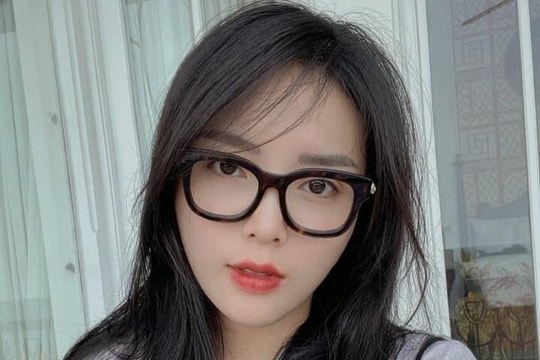 Hoa hậu Kỳ Duyên đăng ảnh ”Tóc rối bời, môi lấm lem”