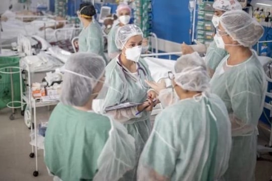 Tin vắn thế giới ngày 23/3: Các nước láng giềng của Brazil dựng 'rào chắn dịch tễ' ngăn virus tràn sang