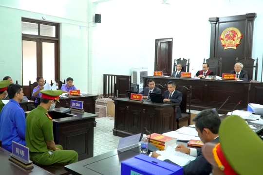 Xét xử bác sỹ bị tố hiếp dâm: Luật sư cho rằng có vi phạm trong hoạt động tố tụng