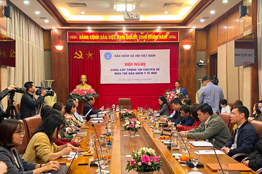Hội nghị cung cấp thông tin chuyên đề mẫu thẻ BHYT mới
