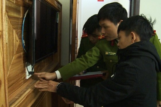 Triệt phá ổ nhóm lắp camera giấu kín trong nhà nghỉ quay lén các cặp đôi để tống tiền