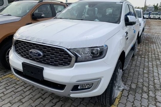 Ford Everest Sport 2021 mới ra mắt đã giảm giá gần 100 triệu đồng