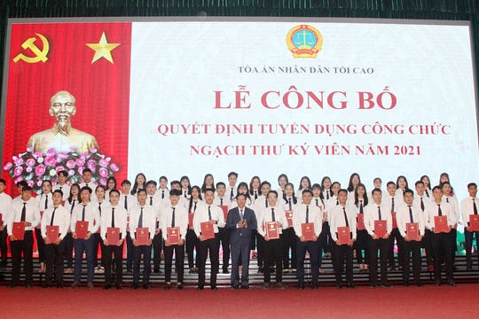 TANDTC trao Quyết định tuyển dụng công chức ngạch Thư ký viên Tòa án