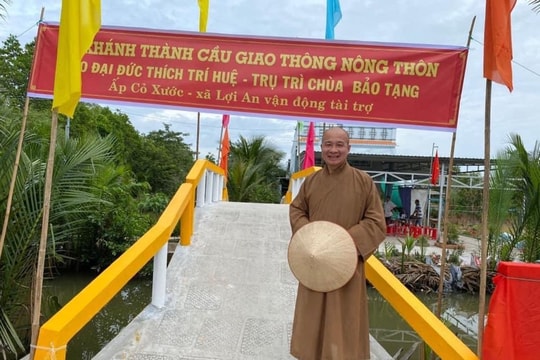 Đại đức Thích Trí Huệ cùng nhà hảo tâm vận động xây cầu cho dân nghèo ở Bến Tre và Cà Mau