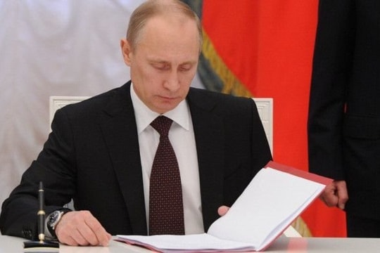 Tin vắn thế giới ngày 1/4: Thượng viện Nga thông qua dự luật cho phép Tổng thống Putin tái tranh cử; AstraZeneca đổi tên vaccine COVID-19