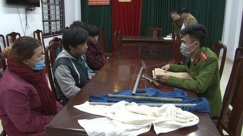 Mâu thuẫn tình cảm, người phụ nữ gọi "giang hồ" đi chém người yêu