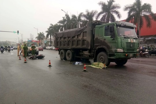 Người phụ nữ tử vong thương tâm dưới gầm xe tải