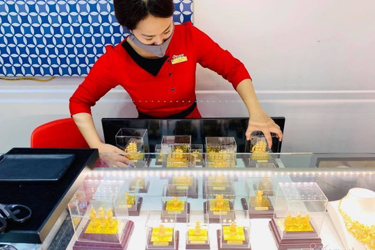 Giá vàng hôm nay 28/3: Giảm mạnh, xuống 54 triệu đồng/lượng