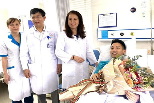 Tiền vệ Đỗ Hùng Dũng xuất viện, chia sẻ về sức khoẻ hiên tại