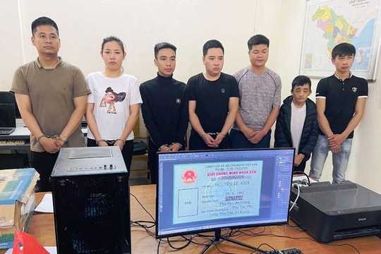 Bắt nhóm đối tượng chuyên làm CMND giả, lừa đảo chiếm đoạt gần 500 triệu đồng